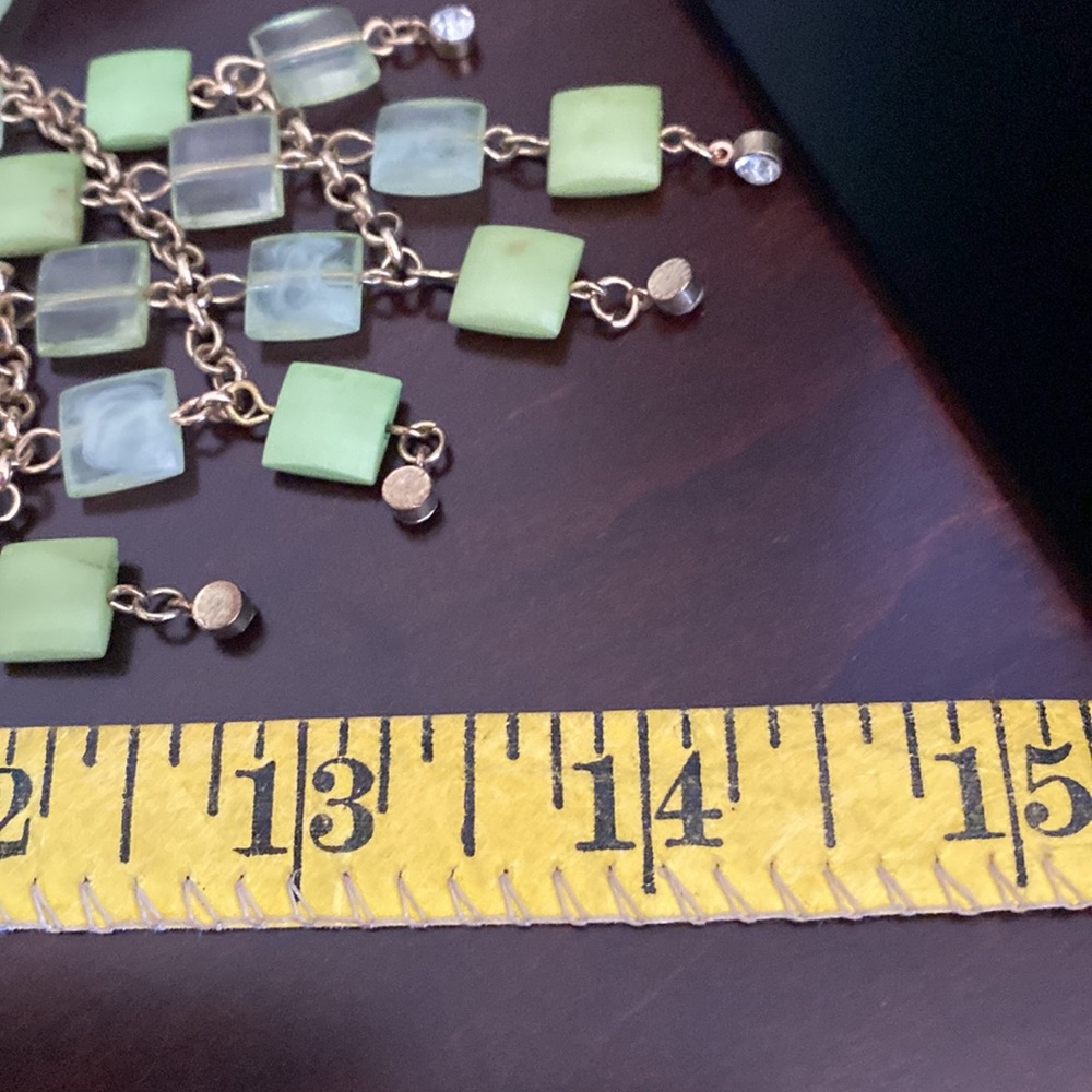 Multi Layered Green Dyed Agate and Gold Toned Chain Beaded Necklace. - Picture 4 of 4